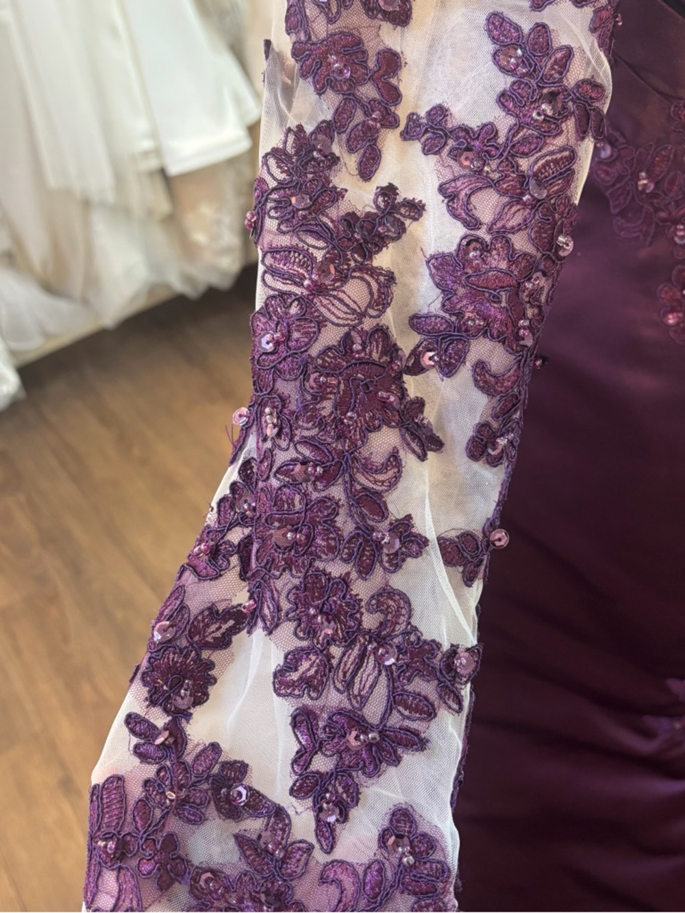 Elegant Plum Lace-Appliqué Evening Dress - Picture 3 of 10